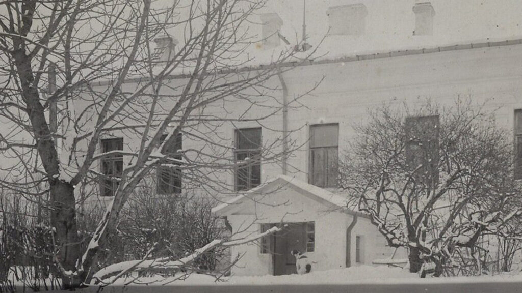 Старое фото здания усадьбы Святских Пламя