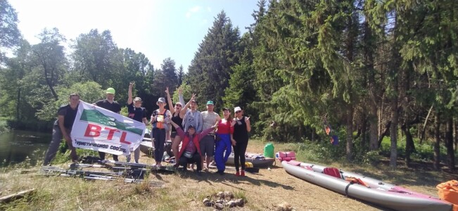 Мельница Новоселье в Беларуси с воды Сплав по Суле возле мельницы в Новоселье